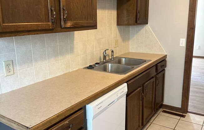 2 beds, 1 bath, $1,000