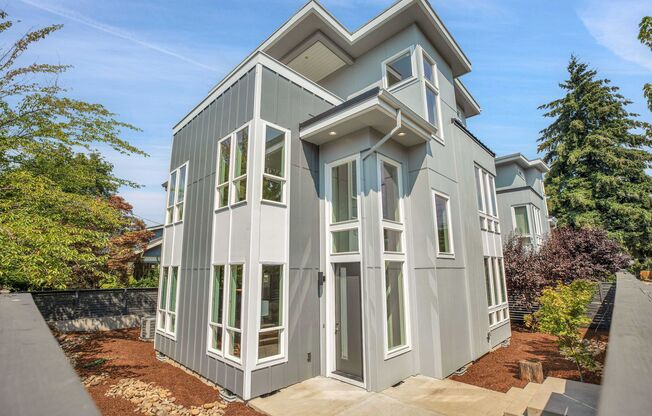 Urban Modern 5 Bedrooms, 3 1/2 Bathrooms, Three-Story Home in the heart of NE Portland!