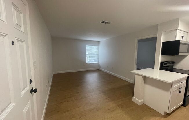 1 bed, 1 bath, 530 sqft, $1,095, Unit 44