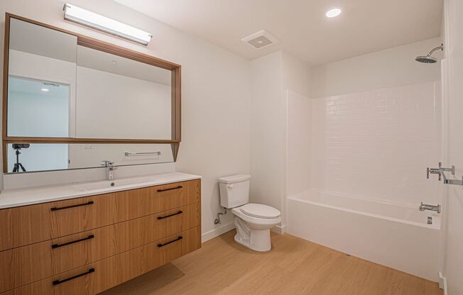 2 beds, 2 baths, 724 sqft, $3,630, Unit 204