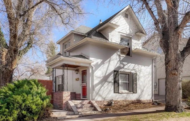 Gorgeous Victorian home in Lakeside walking distance to City Park!