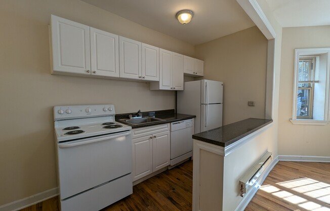 550 W Aldine Ave