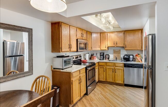 1-Bedroom condo in popular Gold Run available for Summer 2025 Preleasing!