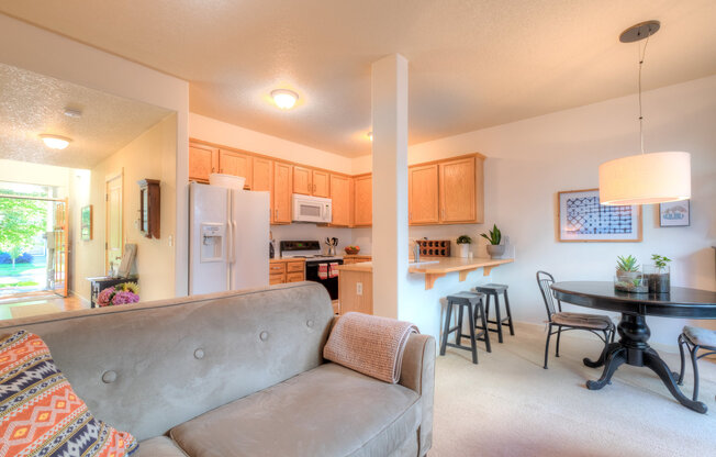 Hillsboro Home Minutes to Maxx, Pacific Univeristy, Tuality Hospital, Downtown