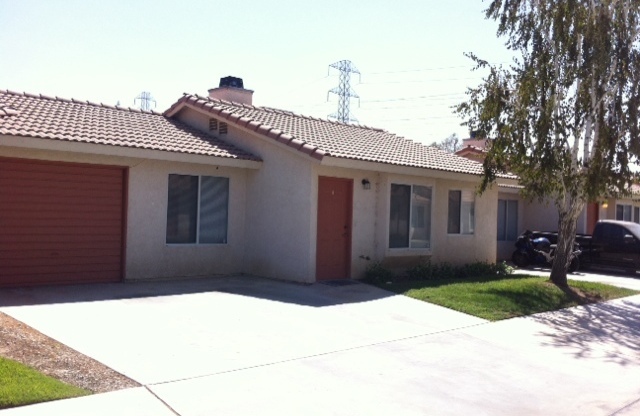 2 beds, 1 bath, 800 sqft, $1,550, Unit A