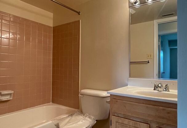 2 beds, 2 baths, 1,000 sqft, $1,950, Unit 14210 #102