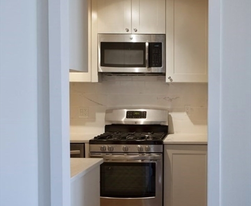 1 bed, 1 bath, 750 sqft, $3,400, Unit 10A