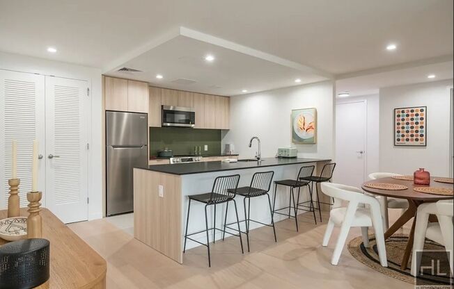 3 beds, 2 baths, $6,325, Unit 529