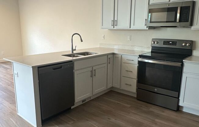 GET THE FIRST MONTHS RENT FOR FREE!!!