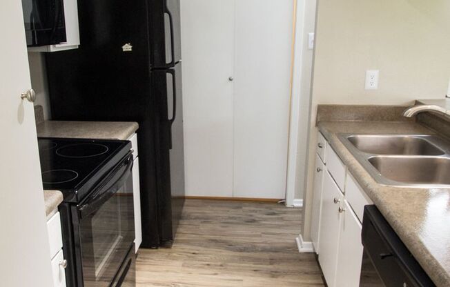 2 beds, 2 baths, 942 sqft, $1,765, Unit 7101