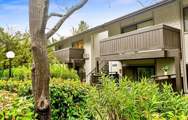 Gorgeous Upper Level Unit in the Desired Diablo Hills Community is Available Now!