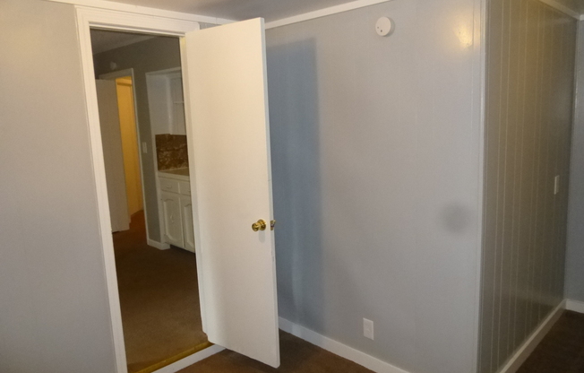 3 beds, 2 baths, $1,100