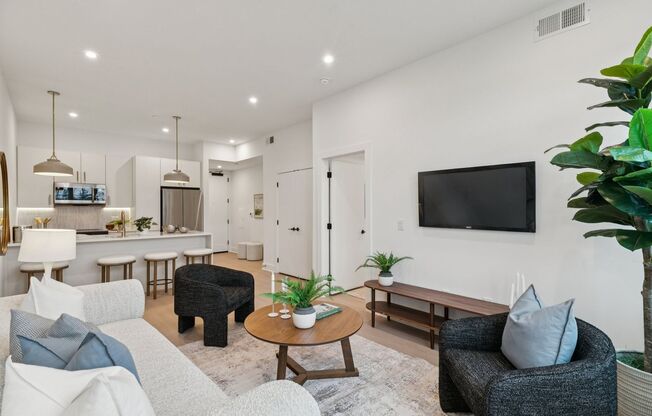 1 bed, 1 bath, 700 sqft, $1,696, Unit 402