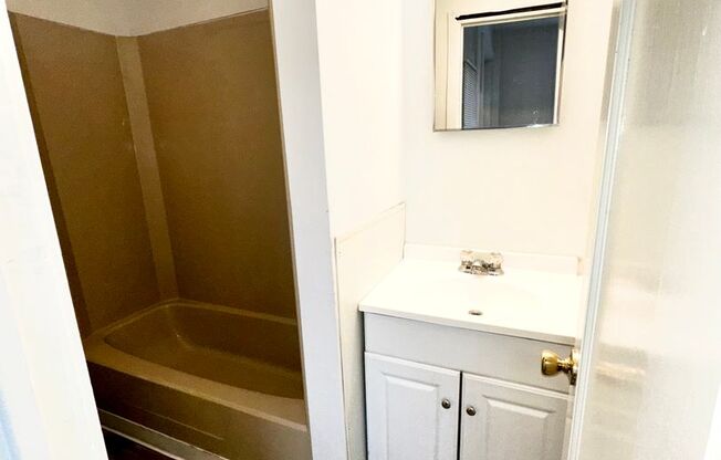 1 bed, 1 bath, 1,500 sqft, $950, Unit 2710 A