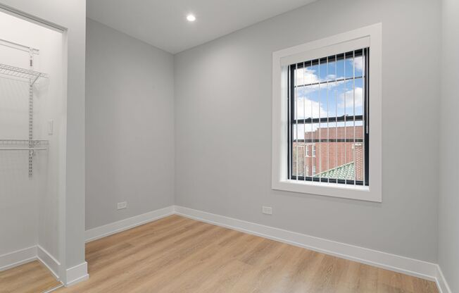 3 beds, 1 bath, 524 sqft, $2,300, Unit 1556-1P