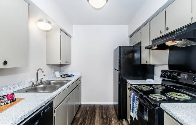 2 beds, 1 bath, 889 sqft, $1,000