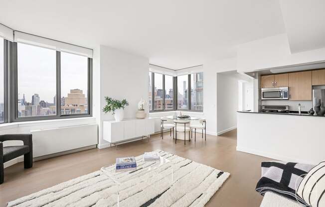 2 beds, 2 baths, $7,700, Unit 34J