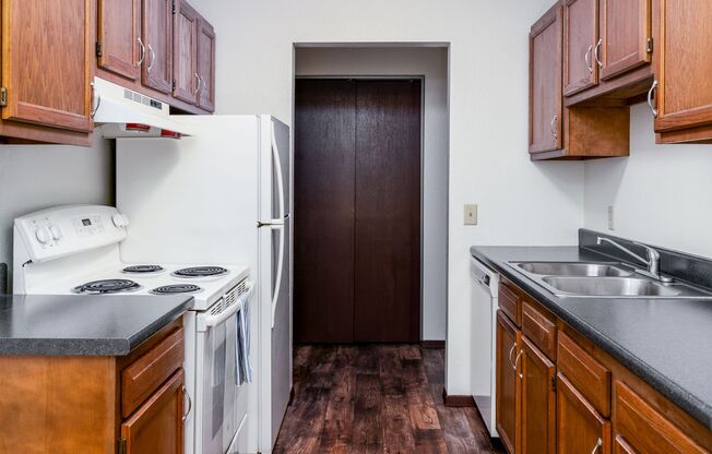 2 beds, 1 bath, 1,000 sqft, $1,415, Unit 820-103