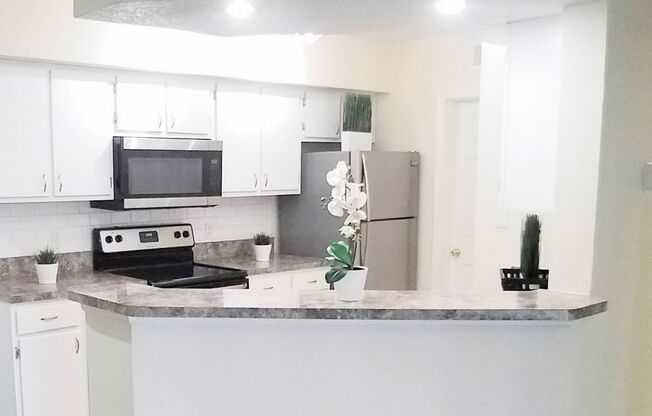 Beautiful 2/2 Wood Floors Condo For Rent @ The Crest close to UCF and Valencia College.