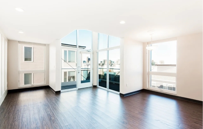 1 bed, 1 bath, 640 sqft, $3,400, Unit Unit 408