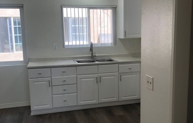 2 beds, 1.5 baths, $2,600