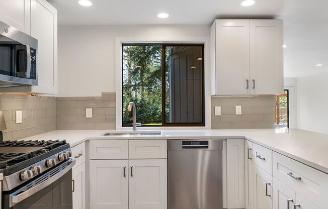 A Spacious Home in the Prestigious Sahalee Neighborhood with 2 Bed plus den and 2 Bath