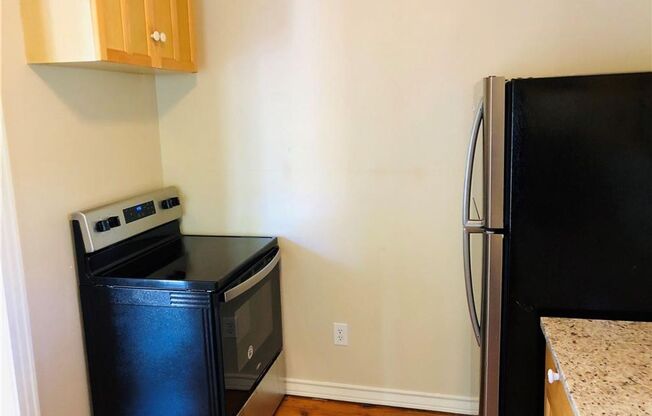 2 beds, 1 bath, 660 sqft, $1,600, Unit 404B E. 35th St.