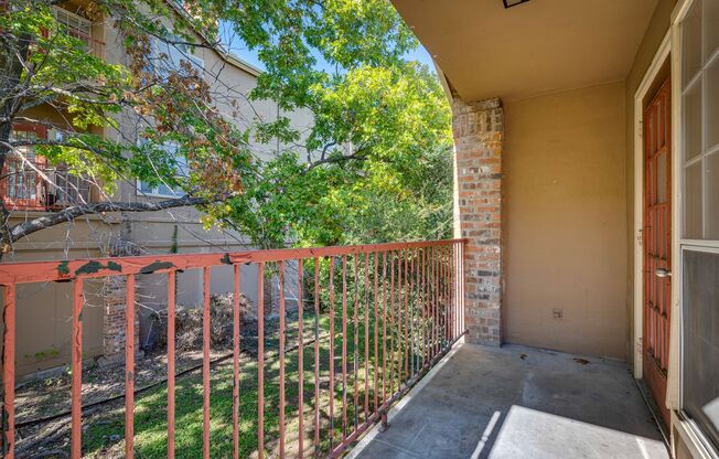 2 beds, 2 baths, $1,650, Unit Unit 213