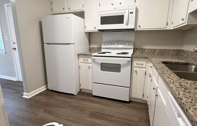 3 beds, 2.5 baths, 1,450 sqft, $1,600, Unit 72