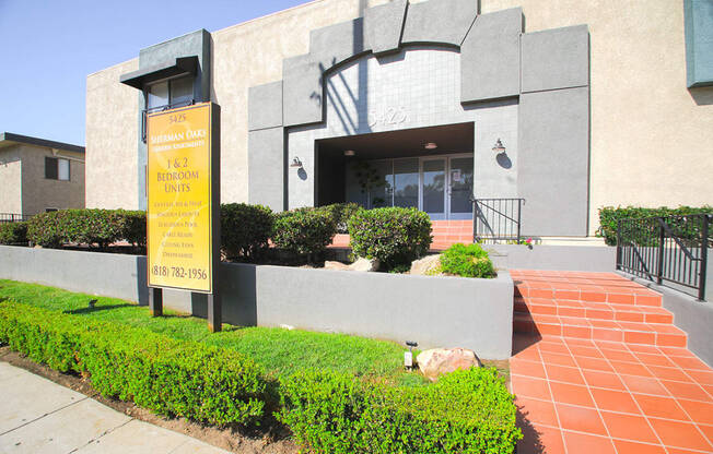 Entrance to Sherman Oaks Gardens.