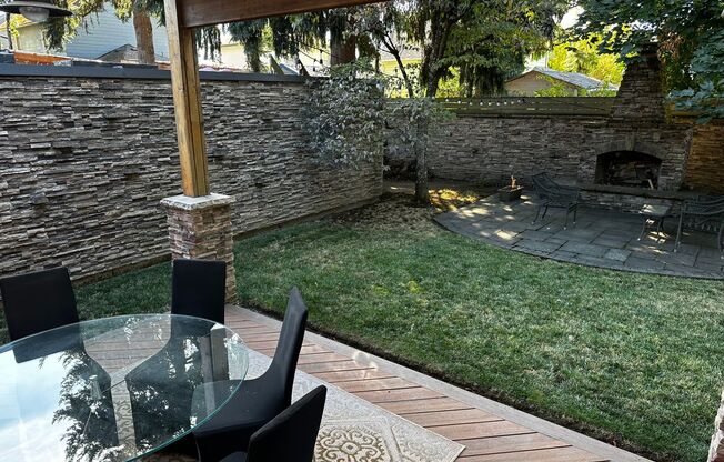 WestMoreland Gem! Portland Original, Huge deck, great backyard pets ok!