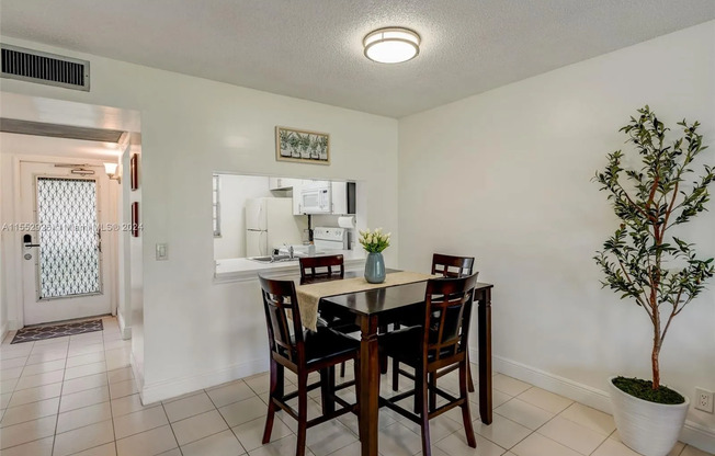 9470 POINCIANA PL