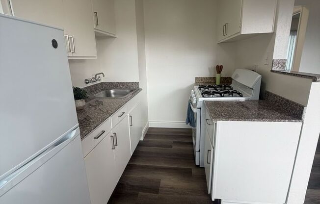 15325 Holiday Garden Apartments