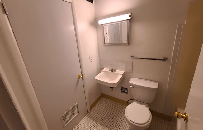 Studio, 1 bath, $750, Unit 2