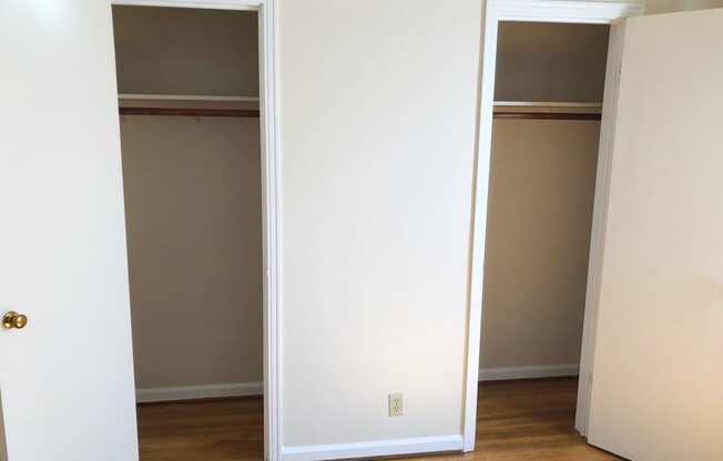 2 beds, 1 bath, 1,400 sqft, $1,084, Unit 4420-10