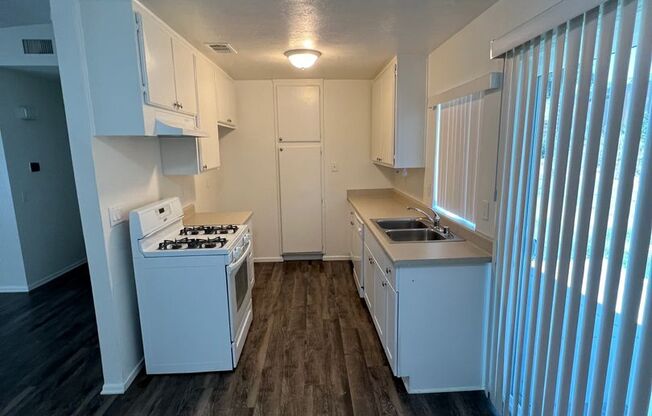 3 bed 2 bath house New flooring, new kitchen, new central/heat system / Updated house