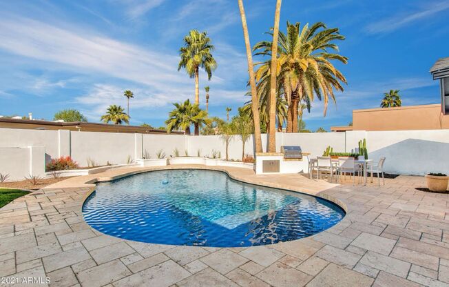 Stunning Gem Located in the Sands Scottsdale!!!  Resort Like Living!!!  Prime location