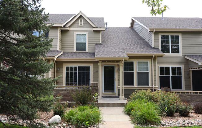 Beautiful 2 Bedroom Townhome Steps from Parks & Schools