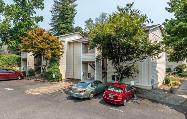 Charbern Apts - In The Hear of Milwaukie Oregon