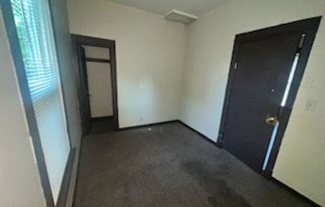 1 bed, 1 bath, $700, Unit 2