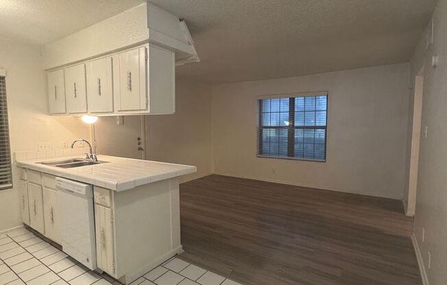1 bed, 1 bath, 650 sqft, $1,289, Unit SUX-109