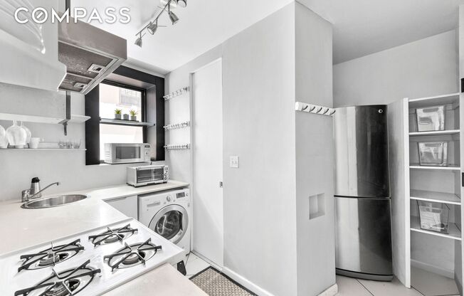 321 E 12 ST