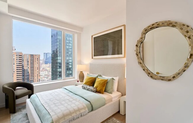 457 W 40 ST