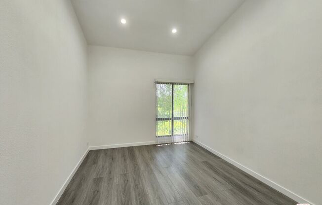 2 beds, 1 bath, 836 sqft, $3,700, Unit 555