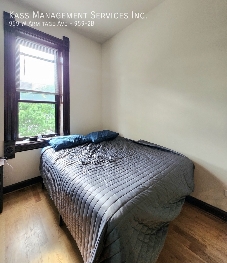 959 W Armitage Ave
