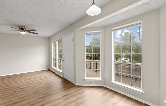 2 beds, 1 bath, $950, Unit 11
