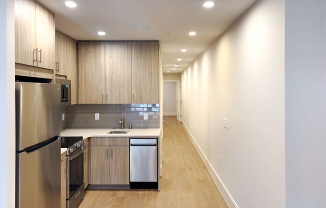 1 bed, 1 bath, $3,500, Unit 212