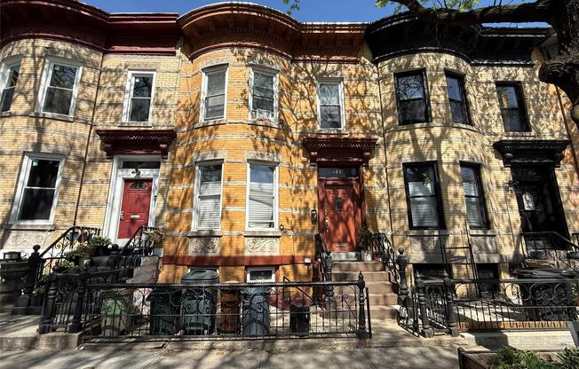 145 MOFFAT ST