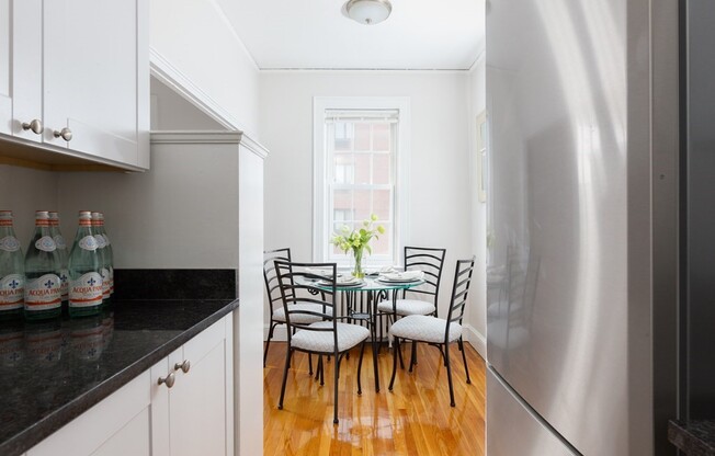 2 beds, 1 bath, 758 sqft, $3,200, Unit 43