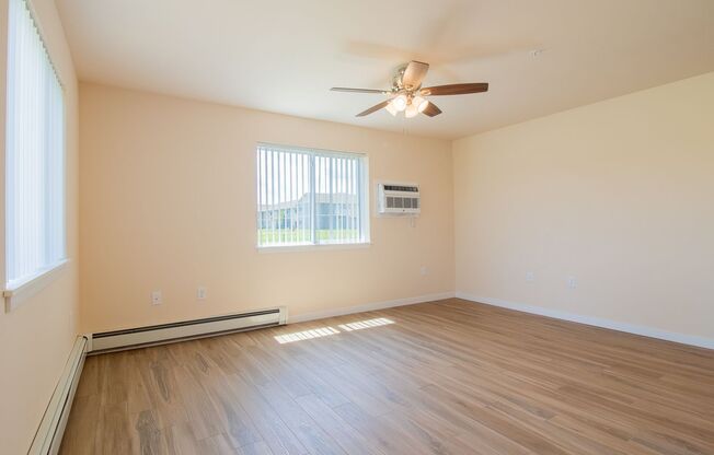 1 bed, 1 bath, 645 sqft, $1,379, Unit EC 4242-01
